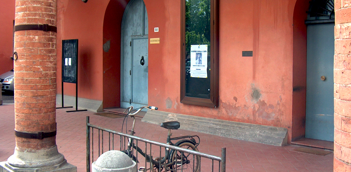 The entrance from Via Saffi, 50 