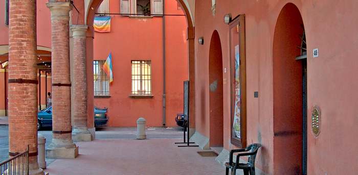 The entrance from Via Saffi with "Palazzo Boriani Dalla Noce" in the background