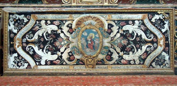 A detail of the alter 