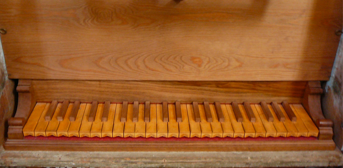 The wooden  Organ (XVIII century) by Domenico Maria Gentili 