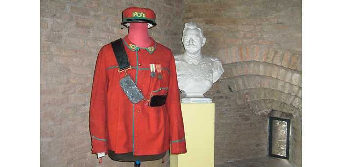 A uniform of the Garibaldi battaglion 
